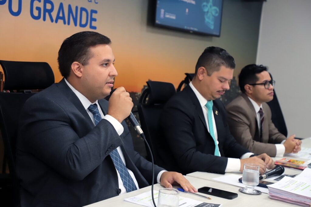 William Maksoud analisa projetos na primeira reunião pública de 2023 da Comissão de Legislação, Justiça e Redação Final