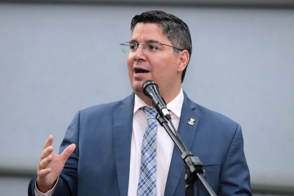 Vereador Dr. Victor Rocha emplaca mais quatro leis na Capital