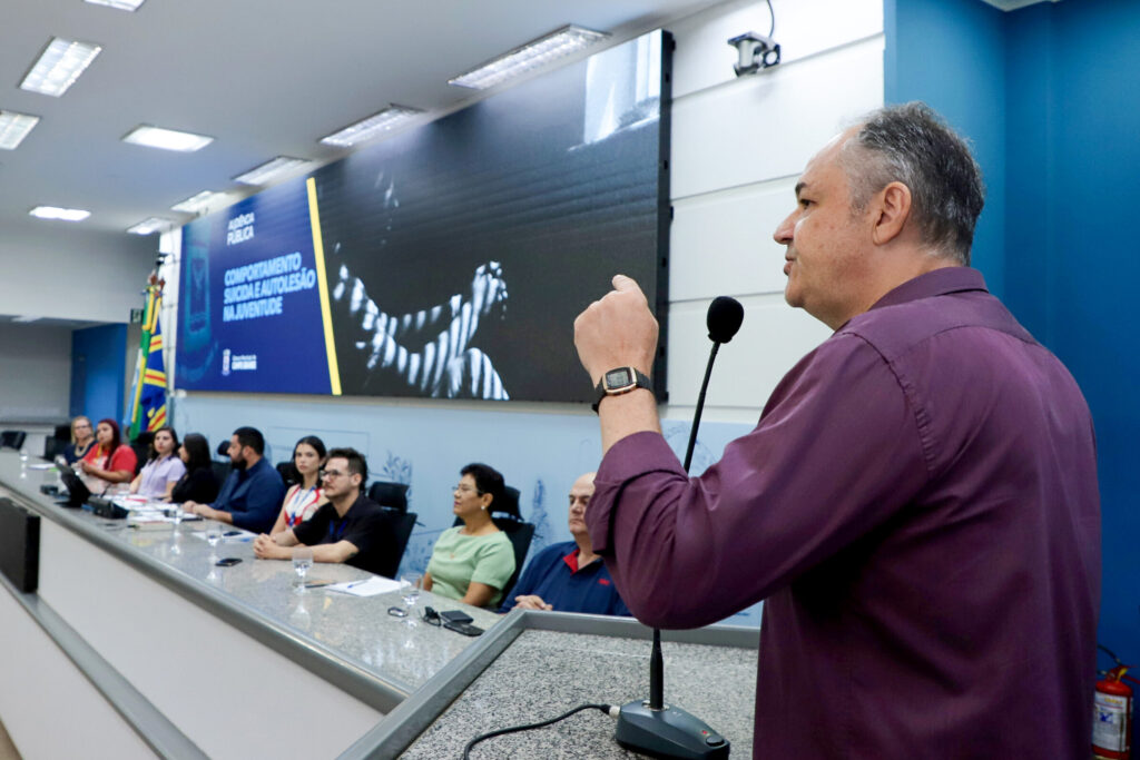 Em audiência pública, vereador Prof. André Luis defende que comportamento suicida precisa ser debatido e enfrentado